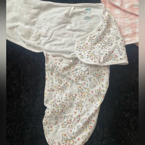 Aden and Anais Wrap Swaddles. Disney 0-3 - Picture 4 of 5